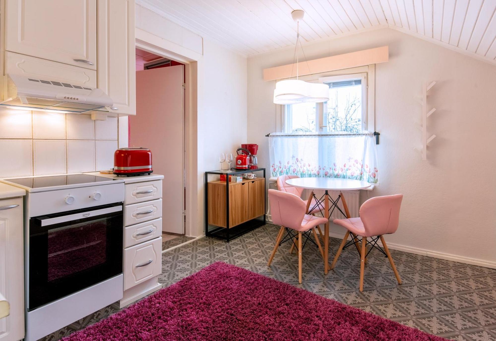 Kalle'S Unluxury Guest House Cl0Sed From 1St Of Feb 2025 Helsinki Esterno foto